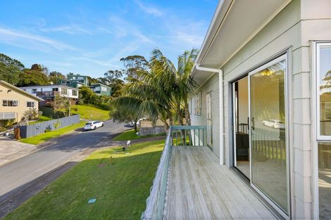 Photo of property in 1/3 Glenvale Place, Totara Vale, Auckland, 0629
