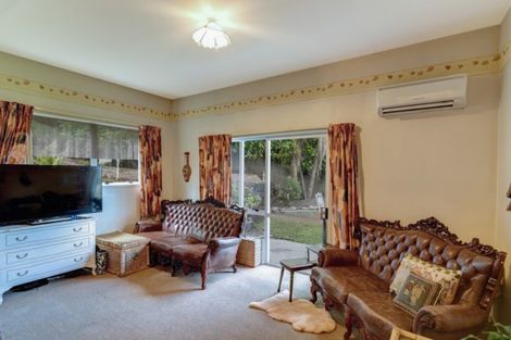 Photo of property in 2 Evergreen Place, Sunshine Bay, Queenstown, 9300