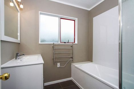 Photo of property in 2/87 Woodglen Road, Glen Eden, Auckland, 0602