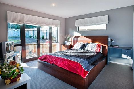 Photo of property in 1 Routeburn Avenue, Aotea, Porirua, 5024