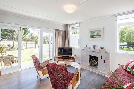Photo of property in 22 Gawler Street, Te Horo Beach, Otaki, 5581