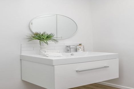 Photo of property in 18 Ian Marwick Place, Birkenhead, Auckland, 0626