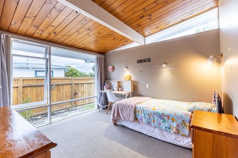 Photo of property in 8 Woodstock Place, Hokowhitu, Palmerston North, 4410