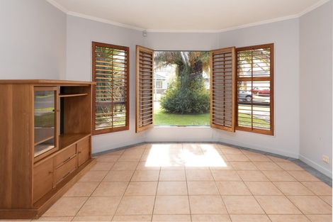 Photo of property in 12 Fremantle Place, Pakuranga Heights, Auckland, 2010