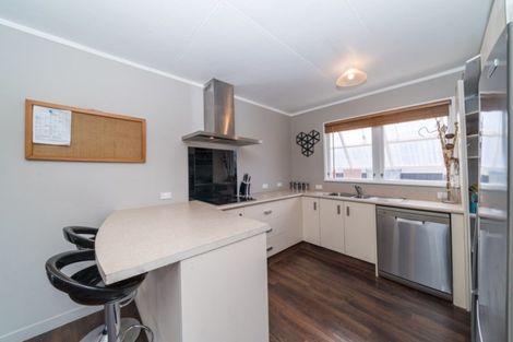 Photo of property in 20 Rhodes Drive, Kelvin Grove, Palmerston North, 4414