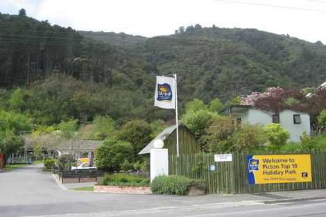 Photo of property in 80 Waikawa Road, Picton, 7220