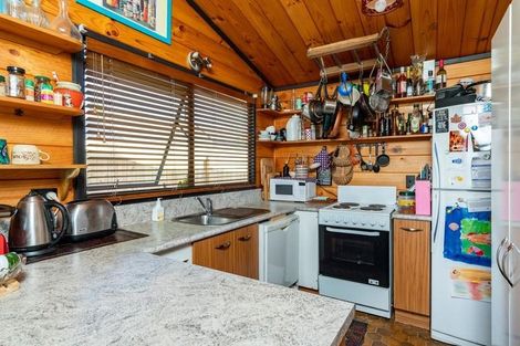 Photo of property in 28 Shoemaker Road, Waipu, 0510