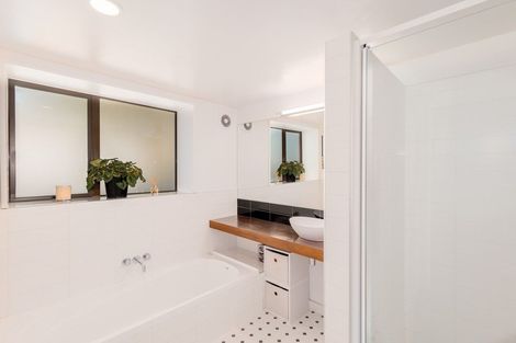 Photo of property in 2/122 Colombo Street, Sydenham, Christchurch, 8023