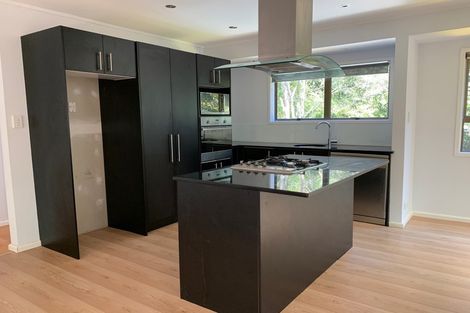 Photo of property in 2/6 Sonnenberg Way, Titirangi, Auckland, 0604