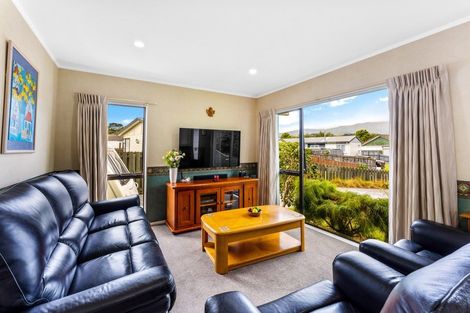 Photo of property in 42 Delaware Grove, Totara Park, Upper Hutt, 5018