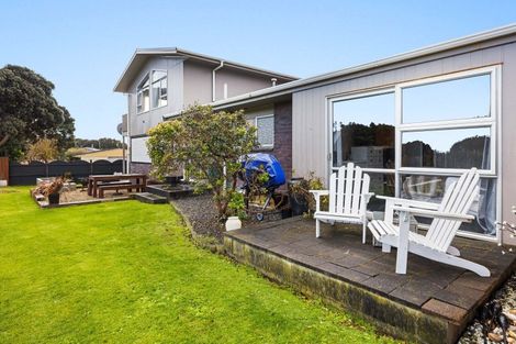 Photo of property in 11 Pohutukawa Drive, Opunake, 4616