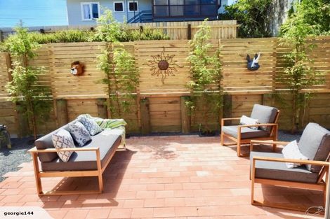 Photo of property in 6 Sheehan Road, Te Atatu South, Auckland, 0610