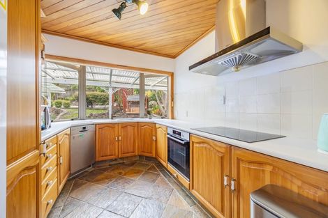 Photo of property in 17 Louise Place, Browns Bay, Auckland, 0630