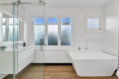 Photo of property in 113 Govett Avenue, Frankleigh Park, New Plymouth, 4310