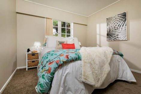 Photo of property in 1 Miltonia Avenue, Te Atatu South, Auckland, 0610