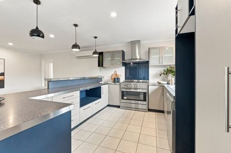 Photo of property in 21 Sorrento Place, Kelvin Grove, Palmerston North, 4414