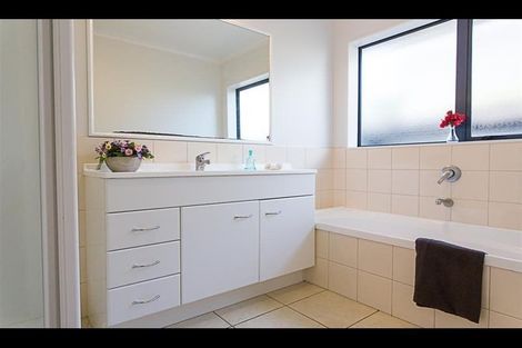 Photo of property in 53 Wayne Francis Drive, East Tamaki, Auckland, 2016