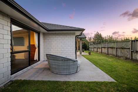 Photo of property in 281 Lakes Boulevard, Pyes Pa, Tauranga, 3112