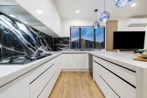 Photo of property in 5 Riwai Street, Flat Bush, Auckland, 2019