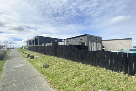 Photo of property in 2 Heri Lane, Westgate, Auckland, 0814