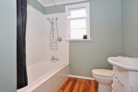 Photo of property in 1b Hobson Place, Takaro, Palmerston North, 4412