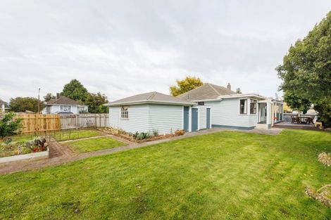 Photo of property in 11 Montrose Place, Takaro, Palmerston North, 4412