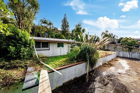 Photo of property in 323 Glenfield Road, Glenfield, Auckland, 0629