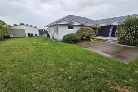 Photo of property in 11 Grimseys Road, Redwood, Christchurch, 8051