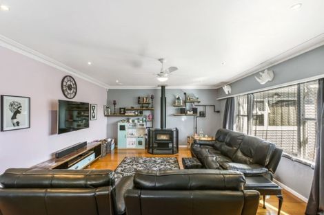 Photo of property in 2 Busing Avenue, Papakura, 2110