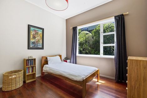 Photo of property in 325 Ohiro Road, Brooklyn, Wellington, 6021