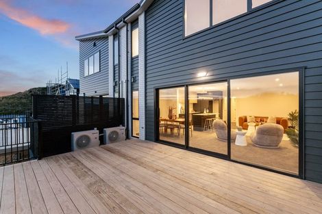 Photo of property in 32 Oakum Road, Whitby, Porirua, 5024