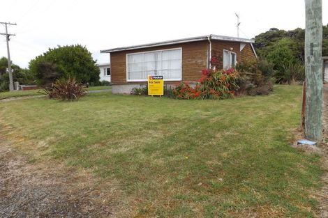 Photo of property in 4 Marine Terrace, Kaka Point, 9271