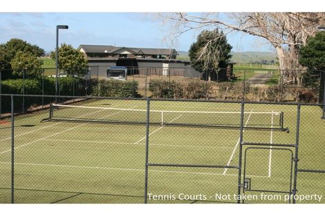 Photo of property in 7 Kaipara Lake Road, South Head, Helensville, 0874