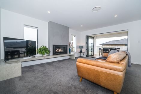 Photo of property in 21 Silicon Way, Fitzherbert, Palmerston North, 4410