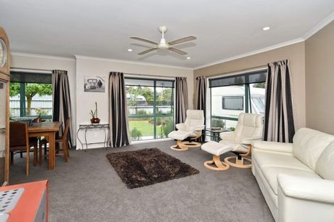 Photo of property in 127 High Street, Oxford, 7430