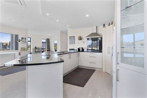 Photo of property in 9 Hiria Crescent, Papamoa Beach, Papamoa, 3118