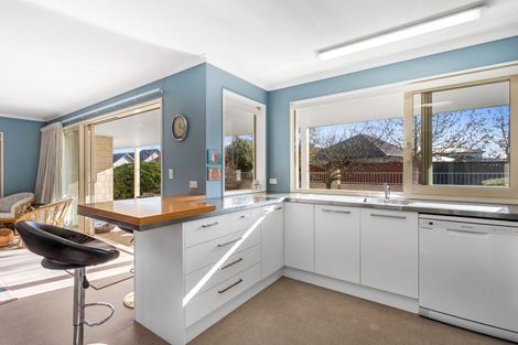 Photo of property in 17 Holly Place, Rangiora, 7400