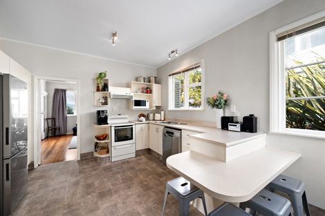 Photo of property in 35 Upper Bourke Street, Kilbirnie, Wellington, 6022