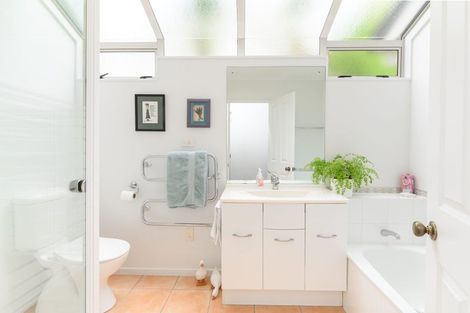 Photo of property in 2/87a Kowhai Road, Mairangi Bay, Auckland, 0630