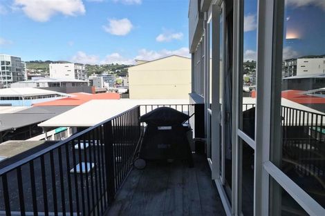 Photo of property in De Vere Apartments, 10/23 Tennyson Street, Te Aro, Wellington, 6011
