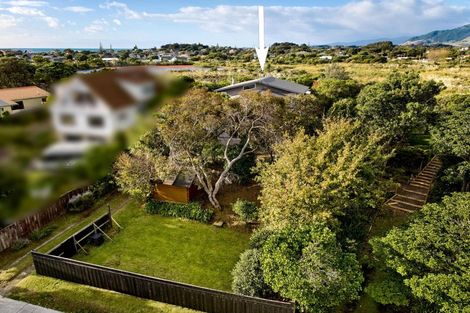 Photo of property in 35 Eruini Street, Waikanae Beach, Waikanae, 5036