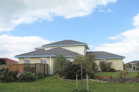 Photo of property in 8 Carribean Place, Papamoa Beach, Papamoa, 3118