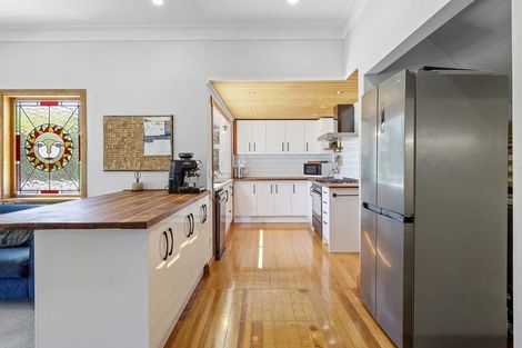 Photo of property in 47 Waiwaka Terrace, Strandon, New Plymouth, 4312