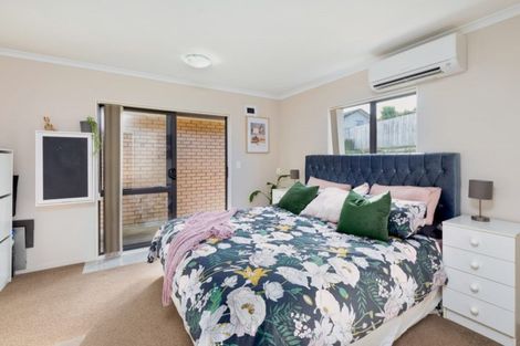 Photo of property in 26 Burton's Drive, Swanson, Auckland, 0614