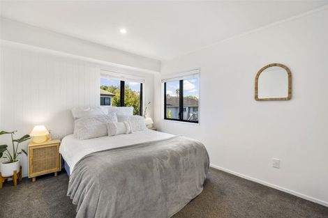 Photo of property in 1/136 Bradbury Road, Botany Downs, Auckland, 2010