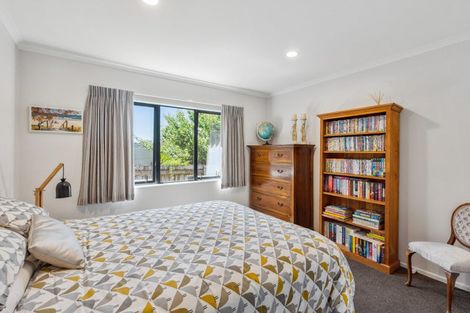 Photo of property in 41 Quadrant Heights, Paraparaumu, 5032