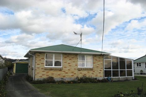 Photo of property in 28 East Road, Shannon, 4821