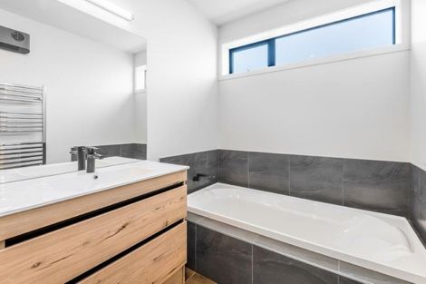 Photo of property in 1 Kapuka Lane, Wanaka, 9305