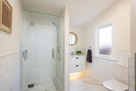 Photo of property in 22 Ridge Lane, New Plymouth, 4310