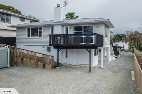 Photo of property in 21 Ludlow Terrace, Totara Vale, Auckland, 0627